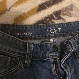 Ann Taylor Loft Curvy Top light wash capris
